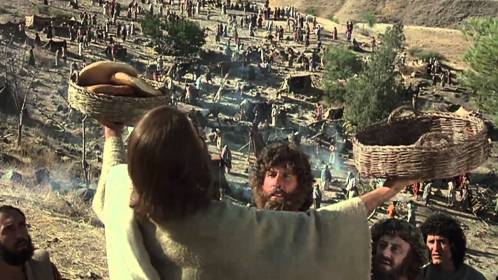 Jesus multiplies loaves and fishes 4